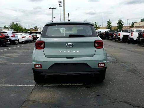 Used 2025 Hyundai Venue SEL FWD image 7