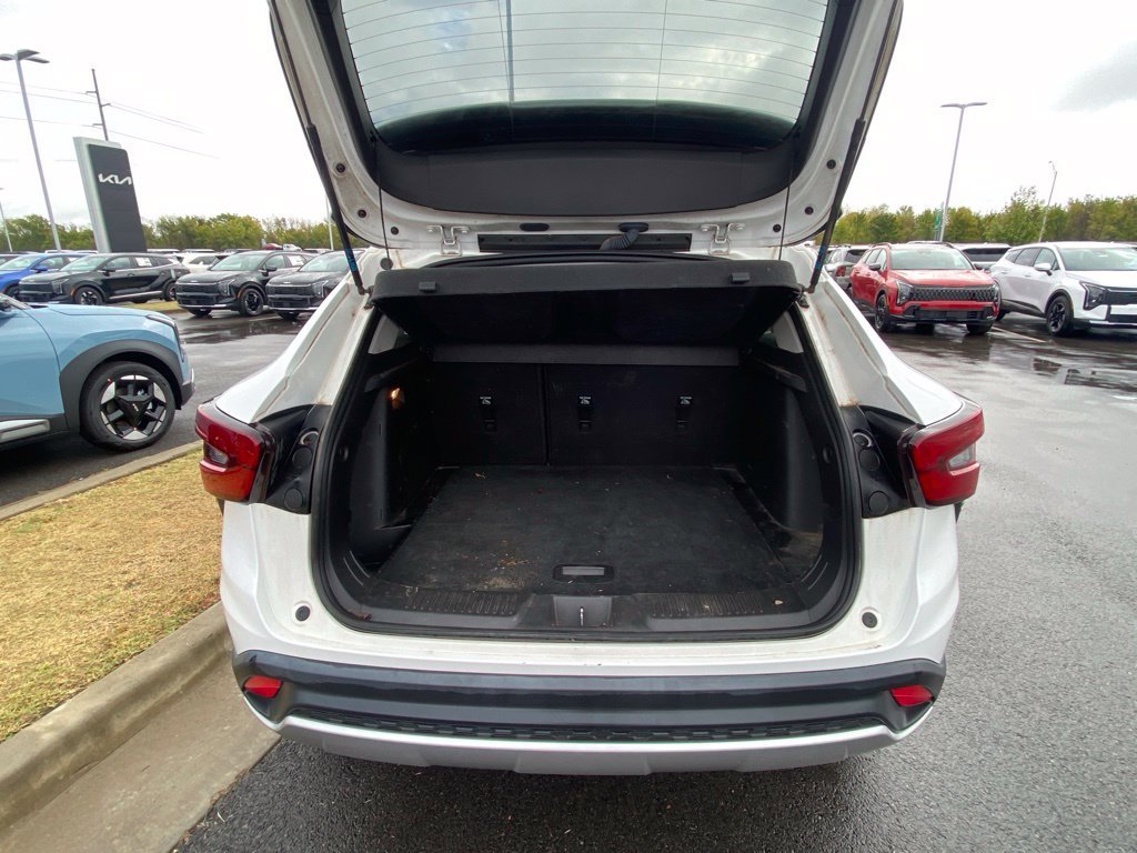 Used 2025 Chevrolet Trax LT FWD image 9
