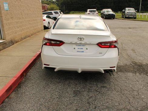 Used 2021 Toyota Camry SE FWD image 5