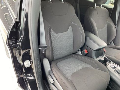 Certified 2021 Jeep Cherokee Latitude w/ Safety Group image 34