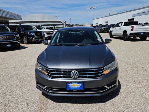 Used 2017 Volkswagen Passat 1.8T S FWD image 3