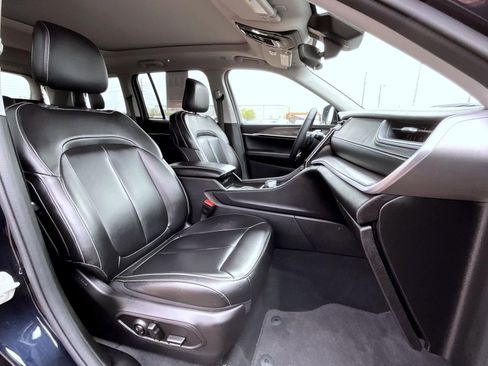 Used 2024 Jeep Grand Cherokee Limited AWD/4WD image 16