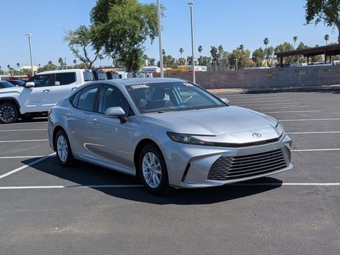 Used 2025 Toyota Camry LE image 3
