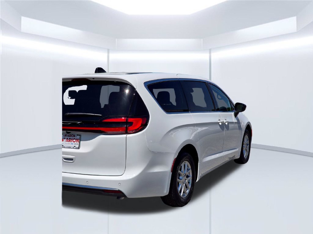 New 2027 Chrysler Pacifica Select FWD image 40