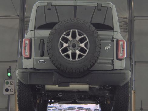 Used 2025 Ford Bronco Badlands image 7