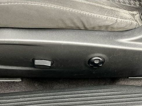 Used 2016 Dodge Challenger SXT image 11