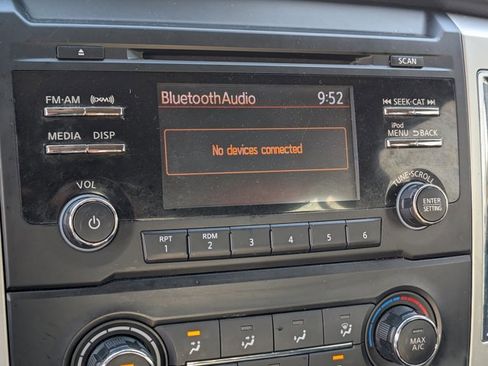 Used 2018 Nissan Titan SV image 41