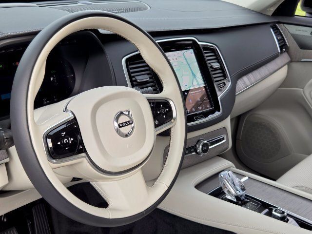 Used 2023 Volvo XC90 T8 Ultimate w/ Protection Package Premier AWD/4WD image 11
