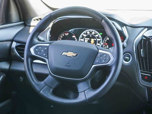 Used 2023 Chevrolet Traverse Premier image 16