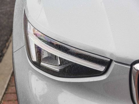 Used 2025 Volvo XC40 B5 Core image 12