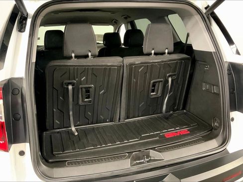 Used 2023 GMC Acadia SLE w/ Driver Convenience Package FWD image 4