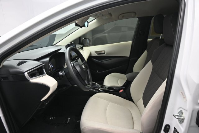 Used 2022 Toyota Corolla LE FWD image 6