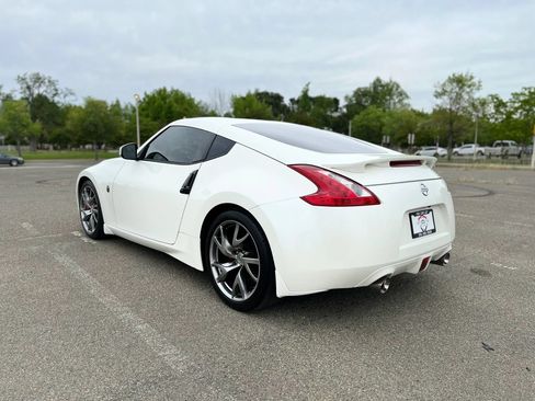 Used 2016 Nissan 370Z Coupe RWD image 7