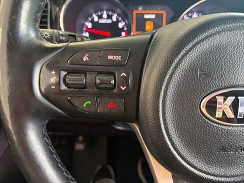 Used 2016 Kia Sedona SX Limited FWD image 18