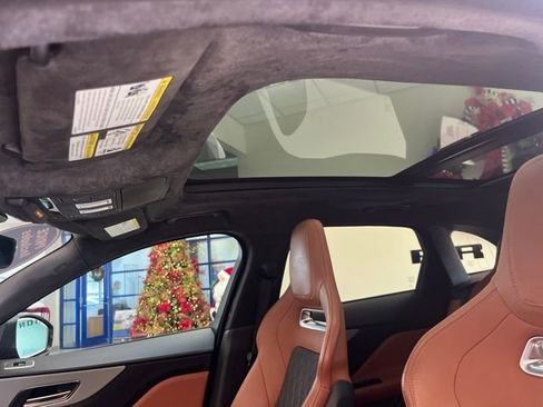 Used 2019 Jaguar F-PACE SVR image 22