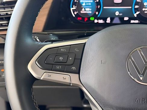 Used 2025 Volkswagen Atlas SE image 25