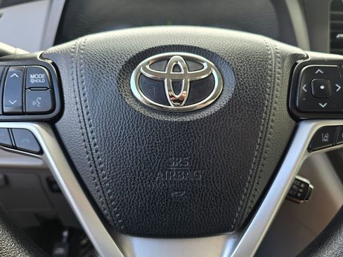 Used 2019 Toyota Sienna LE image 30