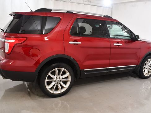 Used 2015 Ford Explorer XLT w/ Equipment Group 202B AWD/4WD image 11