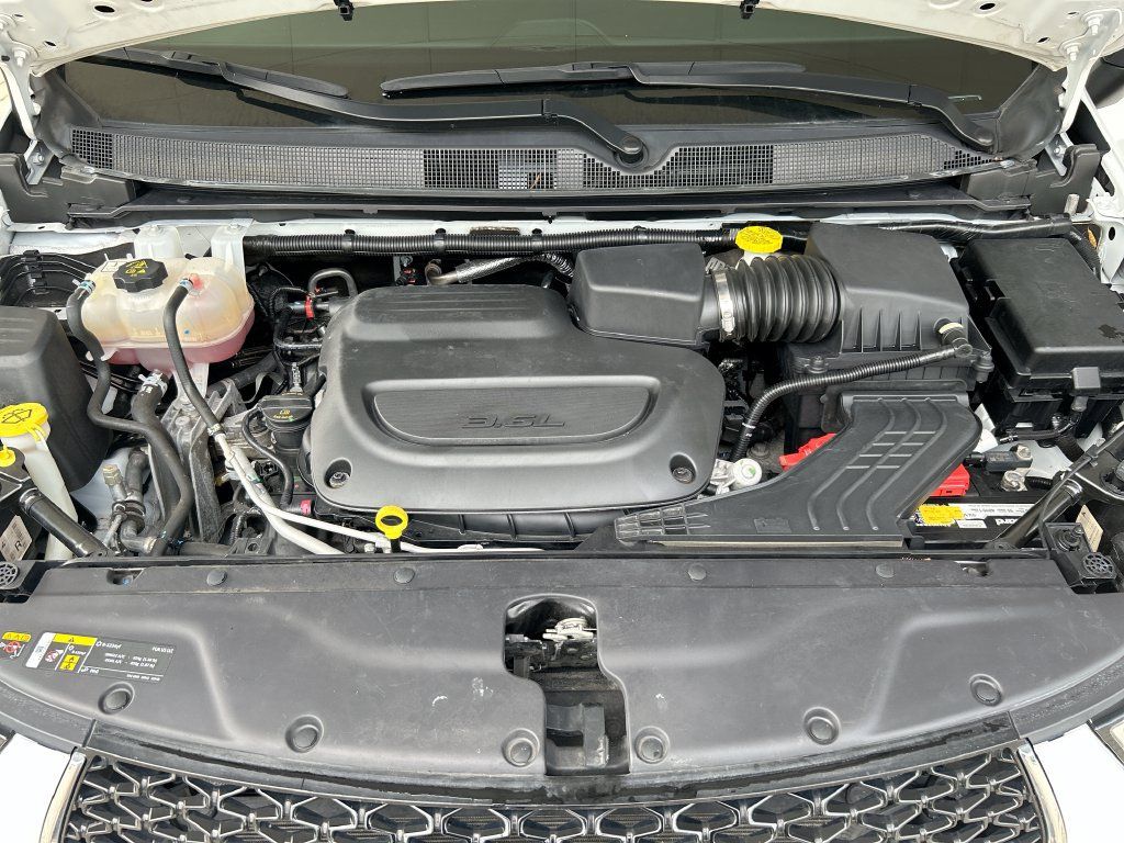 Used 2023 Chrysler Pacifica Touring-L FWD image 38