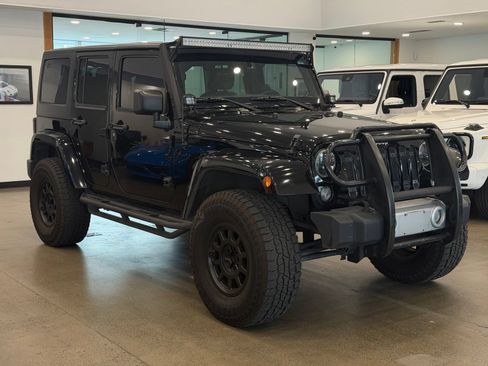 Used 2015 Jeep Wrangler Unlimited Sahara w/ Connectivity Group AWD/4WD image 3