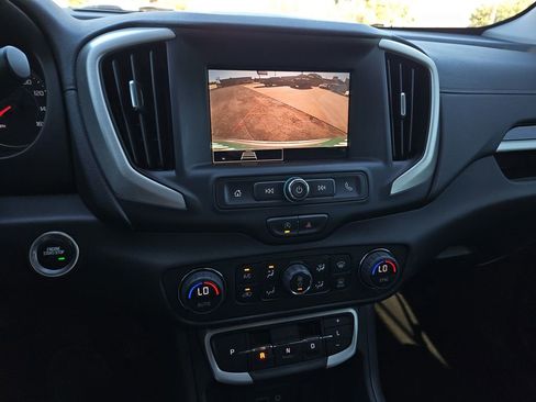 Used 2024 GMC Terrain SLE w/ Driver Convenience Package image 21