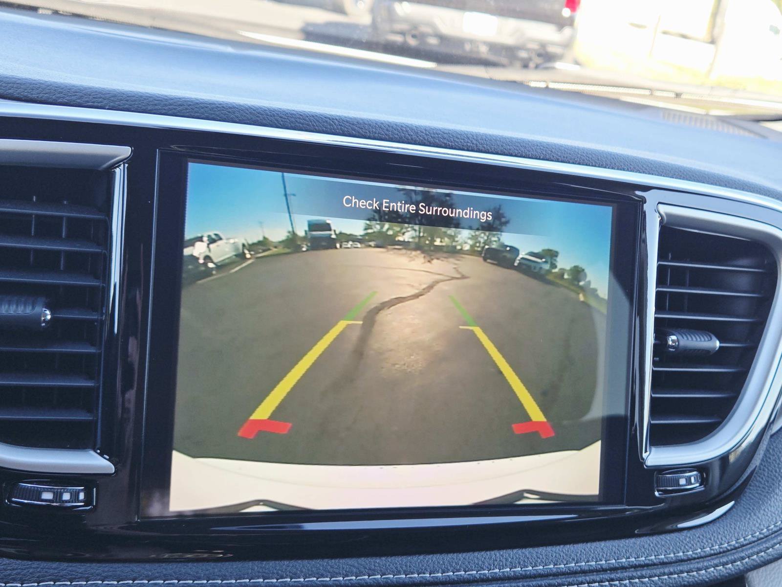 Used 2024 Chrysler Pacifica Touring-L FWD image 31