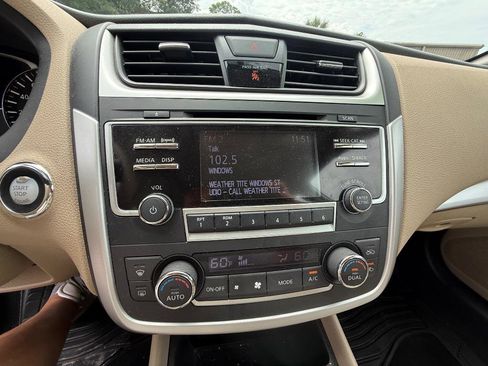 Used 2016 Nissan Altima 2.5 SV w/ Convenience Package FWD image 12
