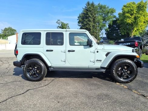 Used 2023 Jeep Wrangler Unlimited Sahara AWD/4WD image 8
