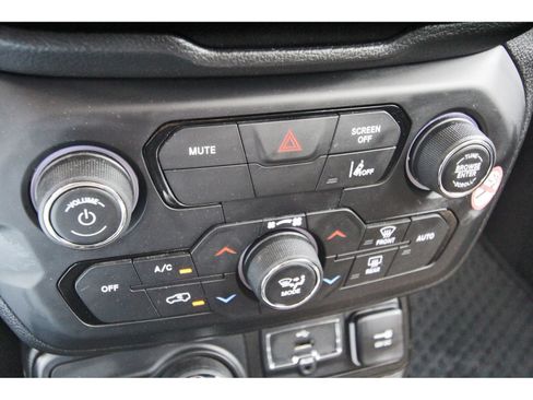 Used 2023 Jeep Renegade Latitude AWD/4WD image 26