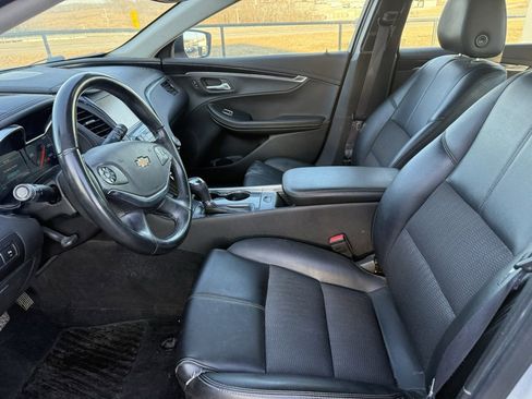 Used 2016 Chevrolet Impala LT w/ Convenience Package image 11