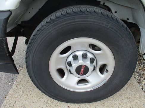 Used 2023 GMC Savana 2500 Extended w/ Driver Convenience Package image 27