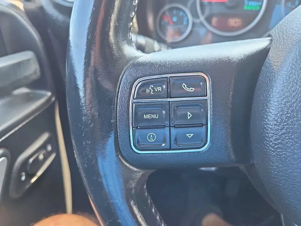 Used 2012 Jeep Wrangler Unlimited Rubicon AWD/4WD image 19