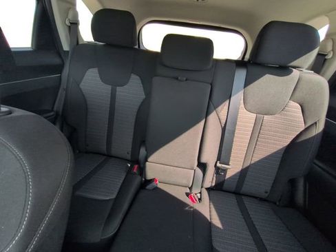 Used 2023 Kia Sorento LX image 22