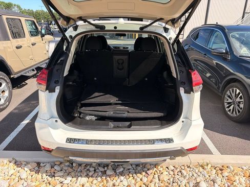 Used 2018 Nissan Rogue SV AWD/4WD image 15