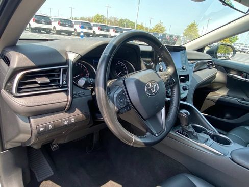 Used 2022 Toyota Camry SE FWD image 9