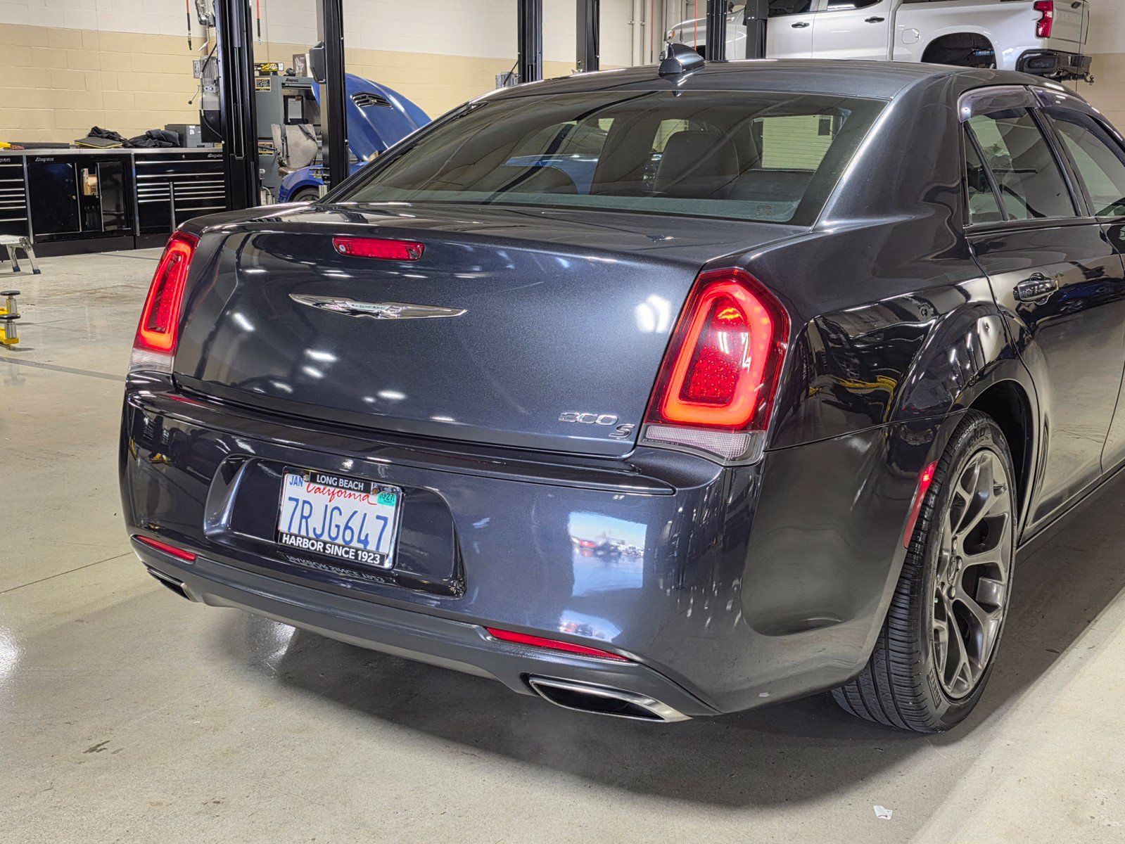 Used 2015 Chrysler 300 S RWD image 11