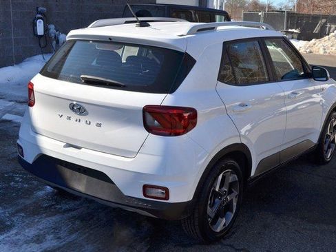 Used 2024 Hyundai Venue SEL image 8