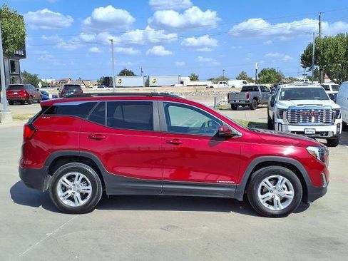 Used 2021 GMC Terrain SLE w/ Driver Convenience Package FWD image 2