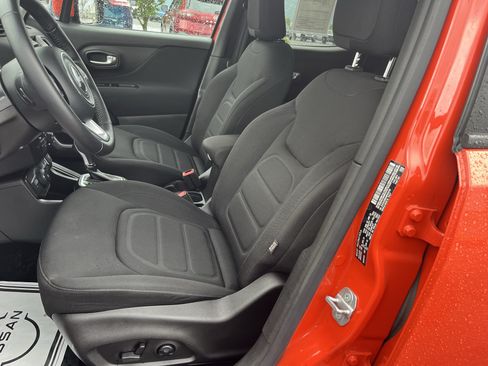 Used 2021 Jeep Renegade Latitude w/ Convenience Group AWD/4WD image 15