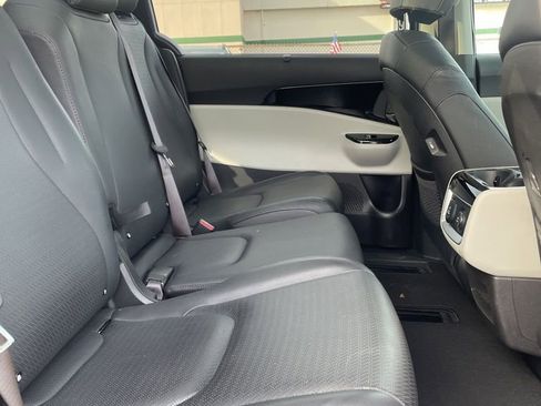 Used 2024 Kia Carnival SX Prestige image 11