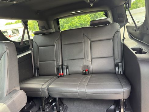 Used 2024 Chevrolet Suburban Z71 w/ Luxury Package AWD/4WD image 27