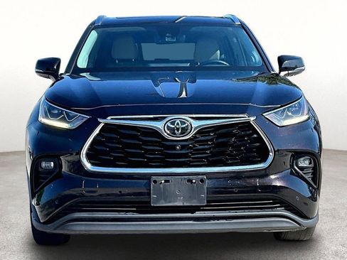 Used 2020 Toyota Highlander Limited FWD image 3