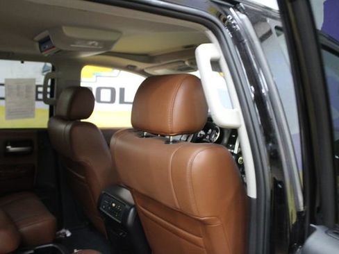 Used 2018 Toyota Sequoia Platinum AWD/4WD image 10