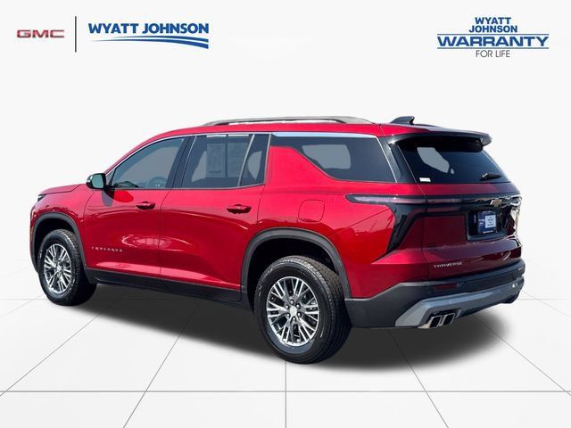 Used 2025 Chevrolet Traverse LT FWD image 3
