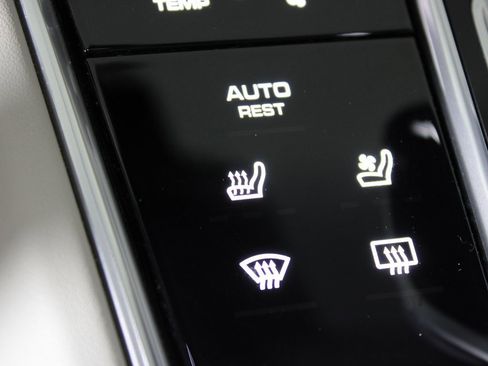 Used 2023 Porsche Panamera 4 Platinum Edition w/ Assistance Package image 30