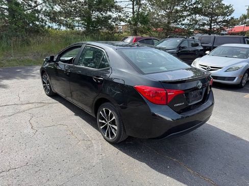 Used 2018 Toyota Corolla SE w/ Carpet Mat Package (TMS) FWD image 2