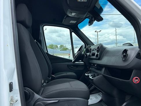 Used 2025 Mercedes-Benz Sprinter 2500 image 10