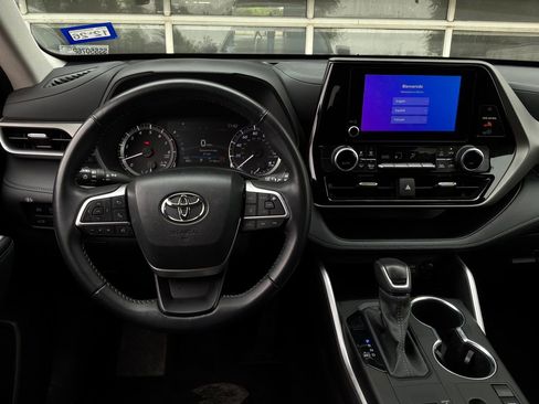 Used 2025 Toyota Highlander LE FWD image 15
