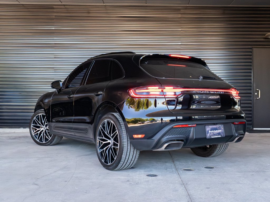 Certified 2024 Porsche Macan AWD/4WD image 3