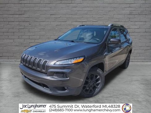 Used 2017 Jeep Cherokee Latitude w/ Safety/Convenience Group FWD image 4
